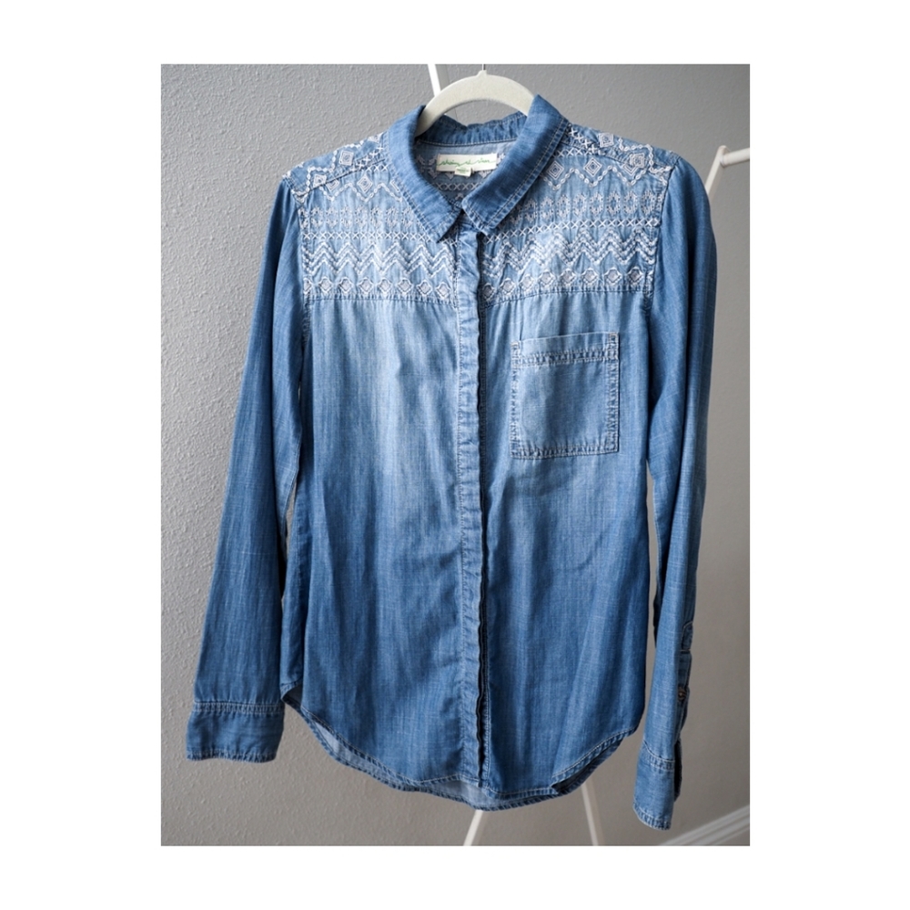 Urban Outfitters Staring at Stars Blue Embroidered Chambray Button Down, S